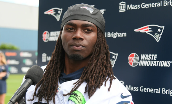 Watch: Patriots RB hilariously mistakes reporter’s Matthew Judon question